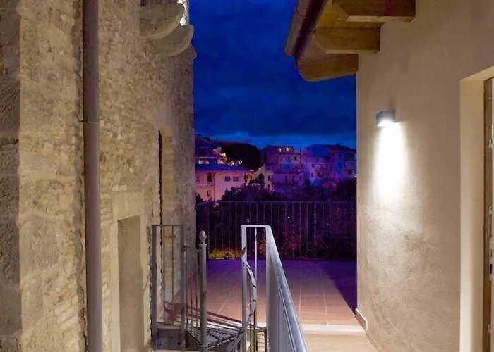 Torre Della Loggia - Dimora Storica - オルトーナ