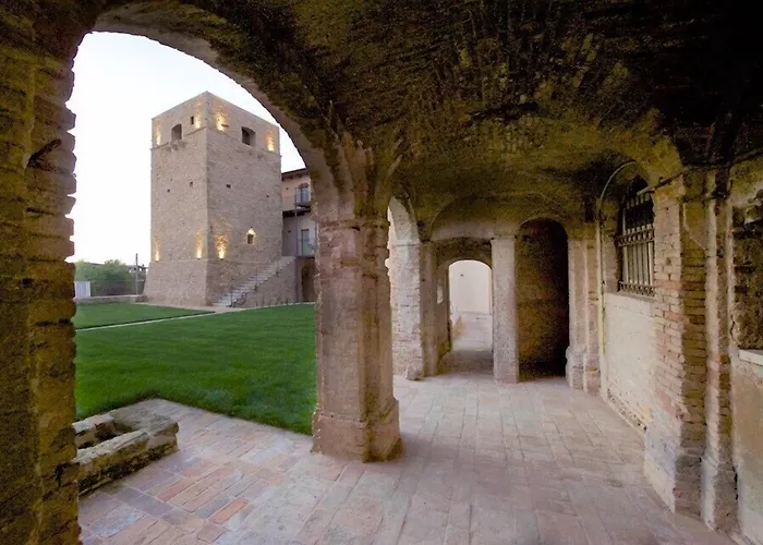 Torre Della Loggia - Dimora Storica - 3* オルトーナ