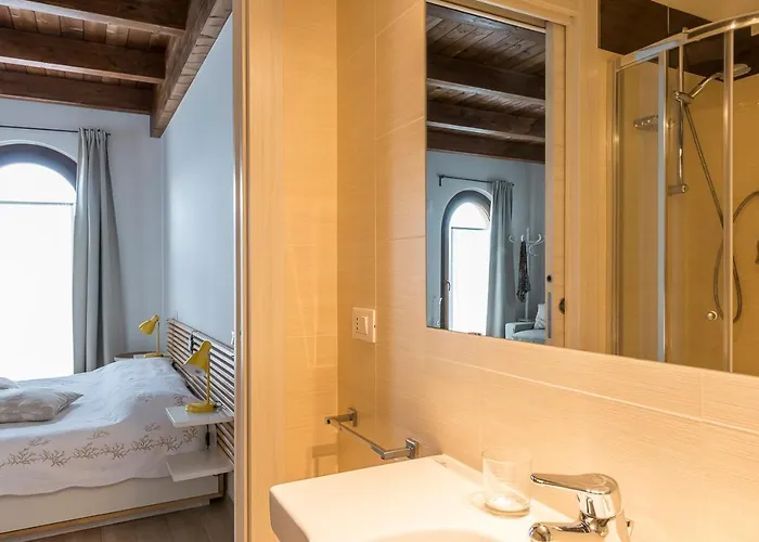 Torre Della Loggia - Dimora Storica - 3* オルトーナ