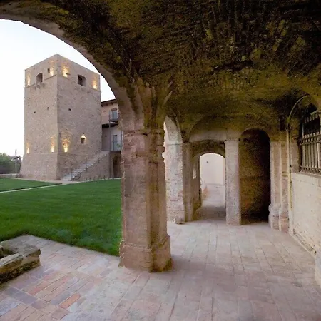 Torre Della Loggia - Dimora Storica - 3* Ортона